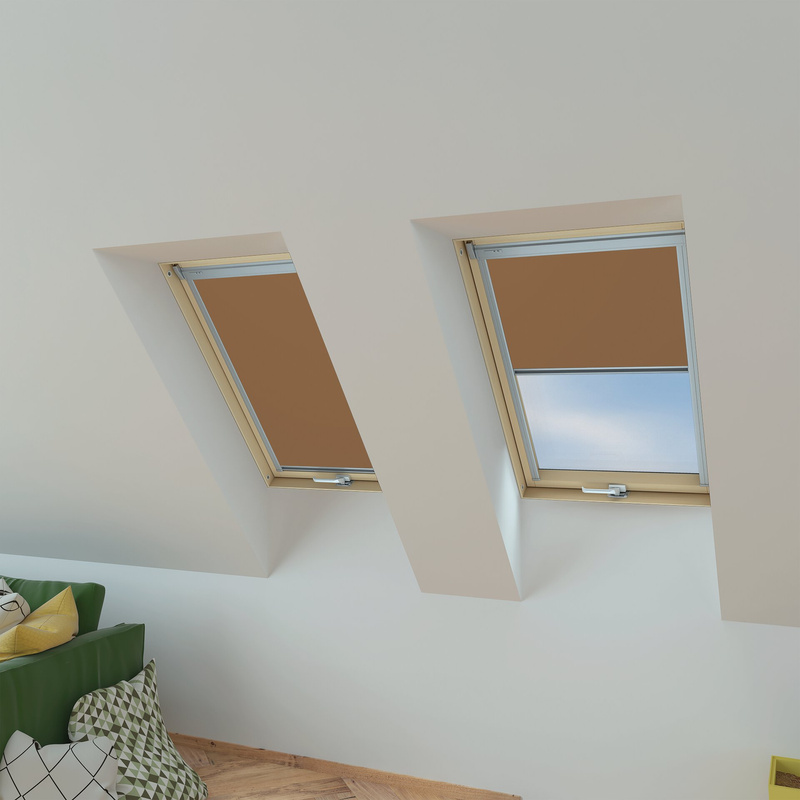 Roleta wewnętrzna do okna dachowego Fakro ARP Z-W/242 114x140 rozpraszająca elektryczna