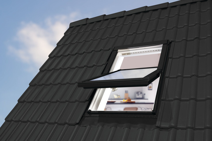 Okno dachowe Fakro PTP-V U4 RAL 9005 78x118 3-szybowe PVC