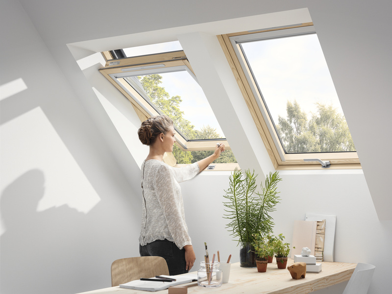 Okno dachowe Velux GLL CK04 1061B RAL 7043 55x98 3-szybowe drewniane