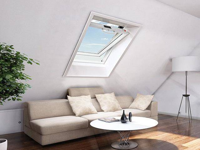 Okno dachowe ROTO Q42C Comfort Tronic 114x98 2-szybowe PVC elektryczne