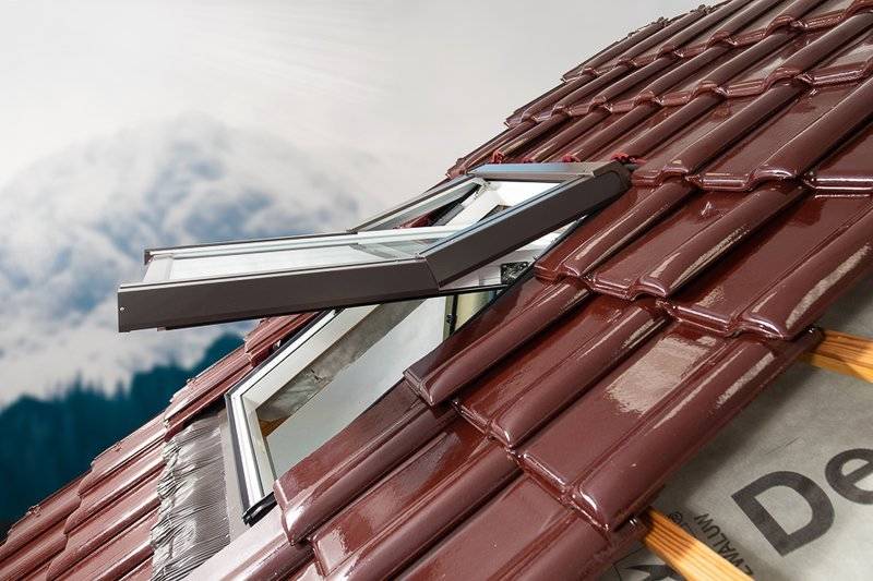 Okno dachowe SKYFENS SkyLight Premium 78x140 orzech PVC oblachowanie brązowe